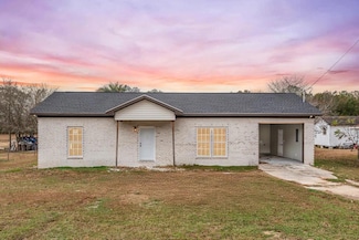 307 Williams Cir, Hartford, AL 36344