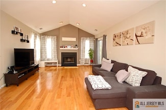 187 Barclay Ct, Piscataway, NJ 08854