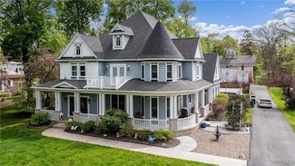976 River Rd, Youngstown, NY 14174