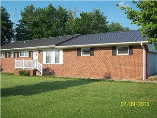 1011 West Dr, Oakland City, IN 47660