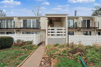 2955 Bowling St SW Unit E238, Cedar Rapids, IA 52404