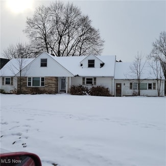 456 Sunset View Dr, Akron, OH 44320