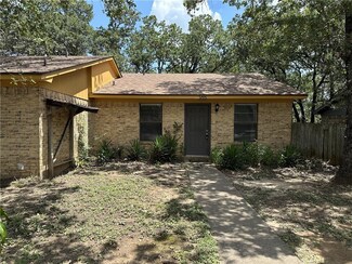2855 Forest Bend Dr, Bryan, TX 77801