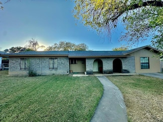 885 Tampico Cir, Eagle Pass, TX 78852