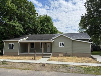 404 W Capitol St, Flora, IN 46929