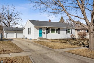 1407 18th St S, Moorhead, MN 56560