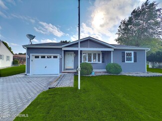 5 Bedford Ct, Toms River, NJ 08757