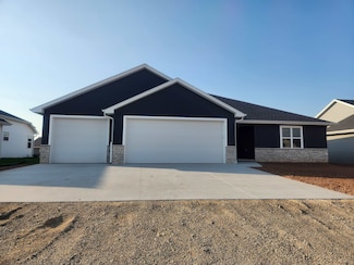 2021 Red Fox Ln, Kaukauna, WI 54130