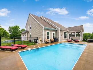 3017 McCammon Chase Dr, Lewis Center, OH 43035