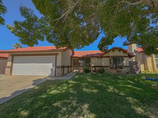 1021 E Angela Ct, Lancaster, CA 93535