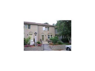 12 Oakwood Cir Unit 3, Goffstown, NH 03045