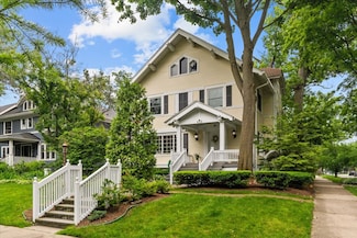 633 Forest Ave, Wilmette, IL 60091