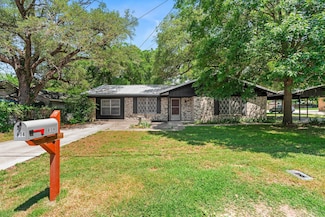 814 W Bell Ave, Rockdale, TX 76567