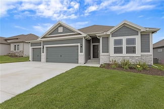 11416 N Auburndale Cir, Kansas City, MO 64155