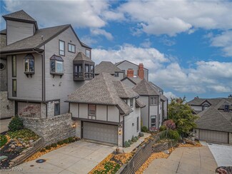381 Darbys Run Unit 22, Bay Village, OH 44140