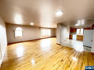 229 Lake Ave Unit 2, Lyndhurst, NJ 07071
