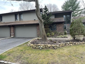 292 Vista Dr, Jericho, NY 11753