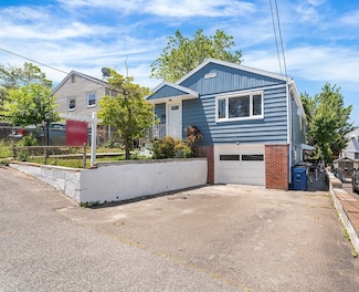 69 Kingman Ave, Revere, MA 02151
