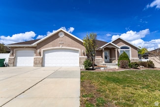4902 Pine Laurel Ln, West Jordan, UT 84081