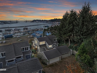 822 SE 5th St Unit 2, Newport, OR 97365