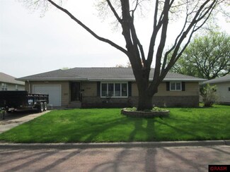1028 1028 N 8th St, St. James, MN 56081