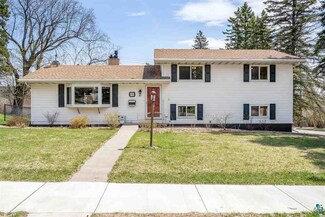 2408 E 4th St, Duluth, MN 55812