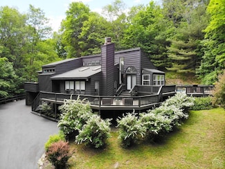 41 Snydertown Rd, Craryville, NY 12521