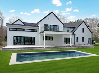 19 Castle Rd, Narragansett, RI 02882