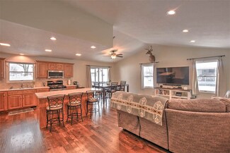 5620 E Firehouse Rd, Decatur, IL 62521