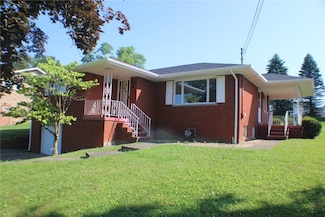 30 Manor Rd, Donora, PA 15033