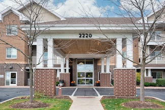 2220 Founders Dr Unit 227, Northbrook, IL 60062