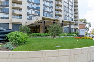 3930 N Pine Grove Ave Unit 1115, Chicago, IL 60613