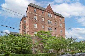 151 Centre Ave Unit 5D, New Rochelle, NY 10805