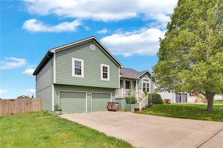 708 S Sunset Ln, Raymore, MO 64083