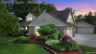 20614 Maplewood Ct, Riverview, MI 48193