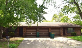 220 Stonegate Dr, Belleville, IL 62221