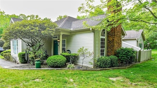 142 Wilcox Rd, Youngstown, OH 44515