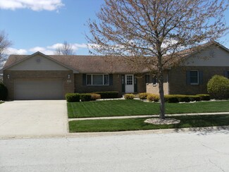 135 N Hamilton Dr, Grant Park, IL 60940