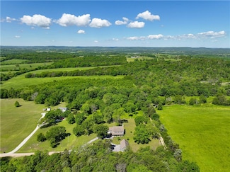 398 Northfork Dr, Berryville, AR 72616