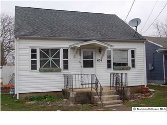 639 E Bayview Ave, Ocean Gate, NJ 08740