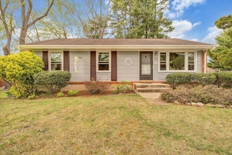 4652 Golfview Dr NE, Roanoke, VA 24019