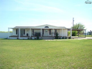 101 Eagle Dr, Holliday, TX 76366