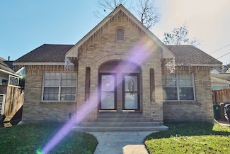 418 Euclid St, Houston, TX 77009