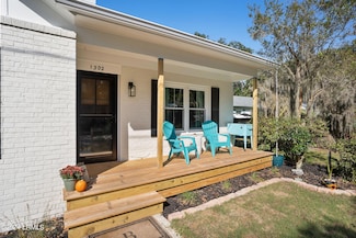 1302 Newcastle St, Beaufort, SC 29902