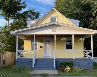 2 Holloway Place, Morris Plains, NJ 07950