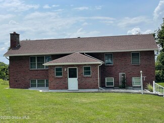 18 Woodhill Ln, Troy, NY 12180