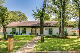 10 Devonshire Dr, Bedford, TX 76021