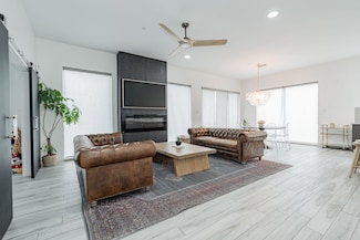 418 Melba St Unit 101, Dallas, TX 75208