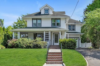 48 Hillcrest Ave, Manhasset, NY 11030