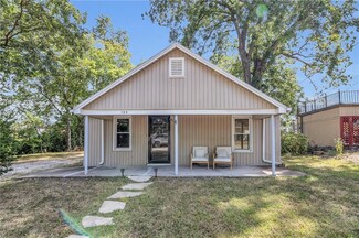 105 SW 10th St, Oak Grove, MO 64075
